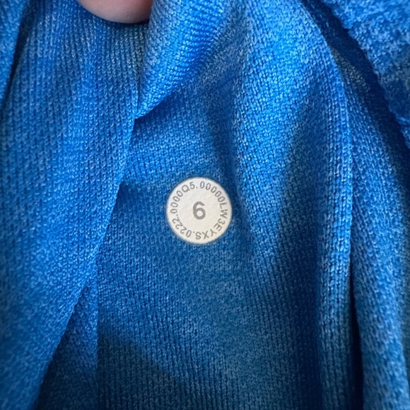 Lululemon Breathable Textured Knit Training Jacket in Poolside / Aero Blue - Picture 3 of 10
